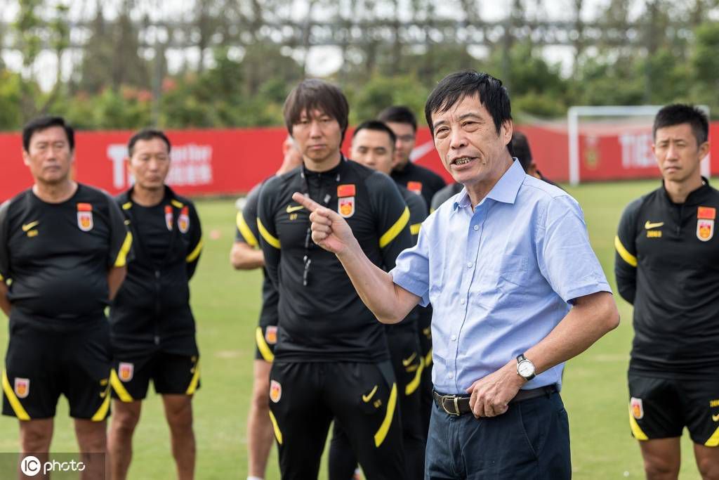 在3-2击败阿斯顿维拉之后，曼联目前排在英超积分榜的第六位。